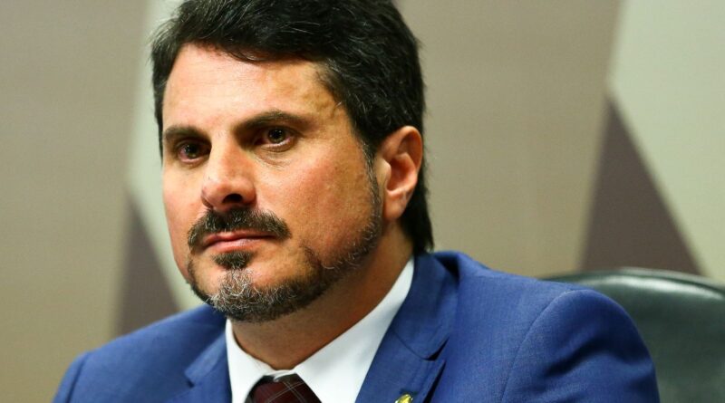 Moraes suspende uso de tornozeleira pelo senador Marcos do Val