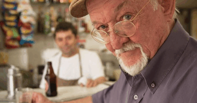 Morre no Rio de Janeiro o cartunista Jaguar, aos 93 anos