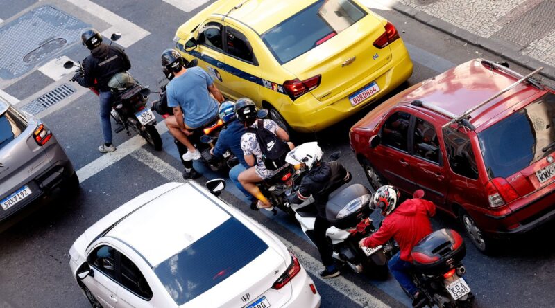 Mototáxi por aplicativos é tragédia anunciada, diz pesquisador do Ipea