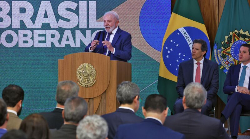 "Mundo está ávido para fazer negociação com o Brasil", afirma Lula