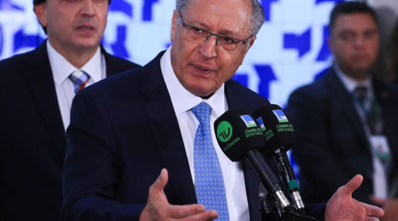 Na Câmara, Alckmin pede urgência em propostas sobre exportações