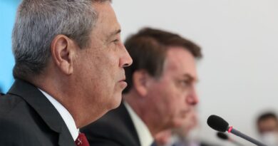 PF: Braga Netto viola proibição de manter contato com Bolsonaro