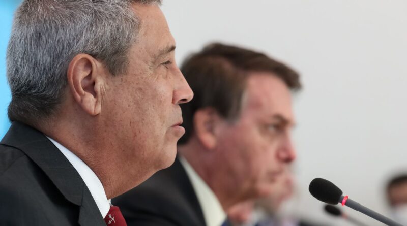 PF: Braga Netto viola proibição de manter contato com Bolsonaro