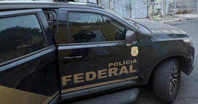 PF cumpre mandados de busca a apreensão na residência de Jair Bolsonaro após violar restrições impostas pelo STF – Portal Momento