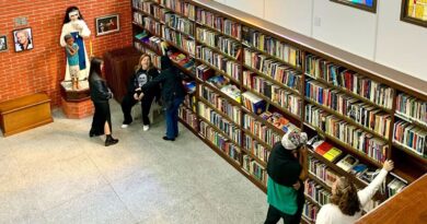 Pessoas em situação de rua passam a contar com biblioteca em São Paulo