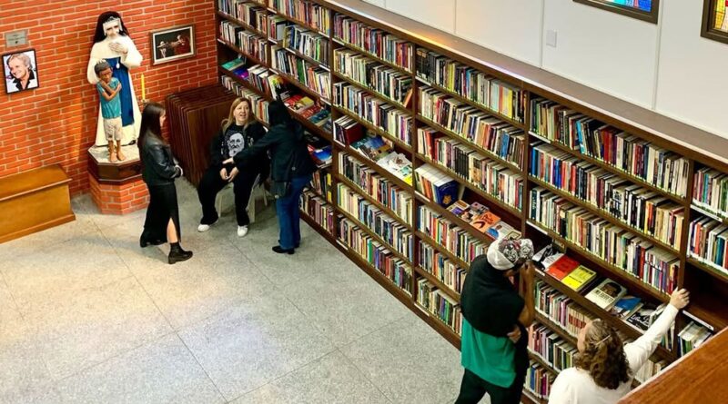 Pessoas em situação de rua passam a contar com biblioteca em São Paulo