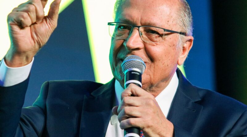 Plano de contingência ao tarifaço deve sair até terça, diz Alckmin