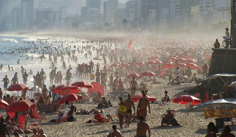 População brasileira chega a 213 milhões de habitantes, segundo IBGE