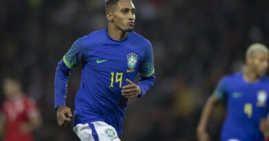 Raphinha e Vinicius Júnior são indicados ao prêmio Bola de Ouro