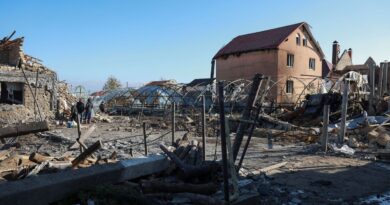 Rússia intensifica ofensiva e conquista nova cidade ucraniana