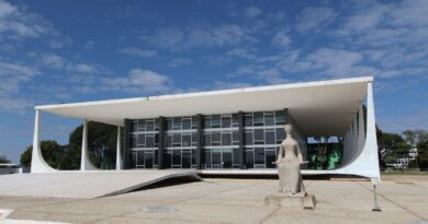 STF retoma sessões após recesso e fará defesa de Moraes