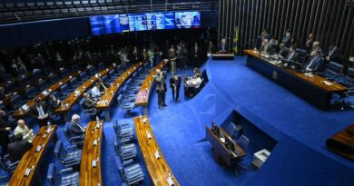 Senado aprova isenção de IR para quem ganha até dois salários-mínimos