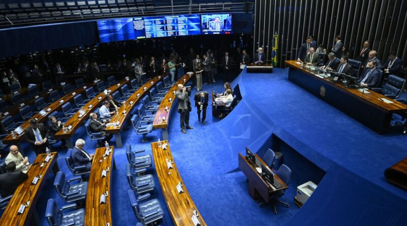 Senado aprova isenção de IR para quem ganha até dois salários-mínimos
