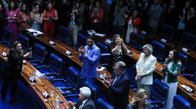 Senado aprova projeto contra adultização de crianças na internet