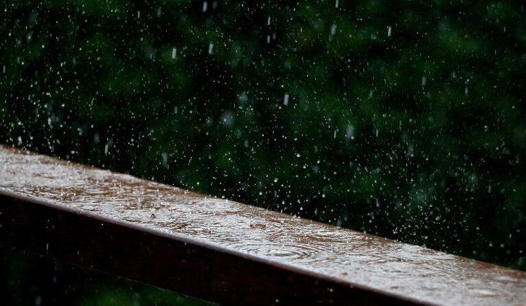 Temporais avançam pelo Sudeste e clima de instabilidade deve permanecer no fim de semana