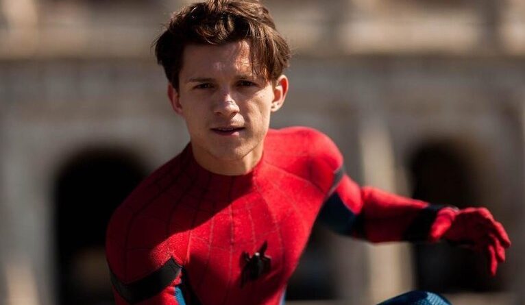 Tom Holland surge com novo uniforme do herói em teaser