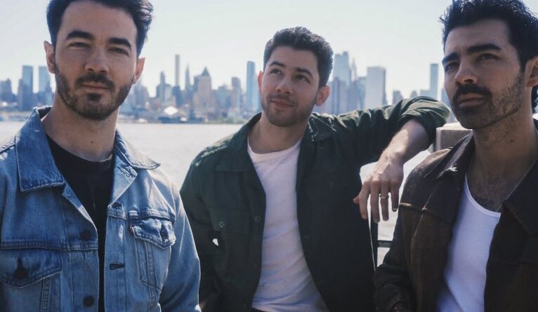 Turnê dos Jonas Brothers será transmitida ao vivo; saiba onde ver