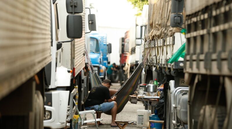 Unidades de saúde para caminhoneiros ficarão em postos nas rodovias