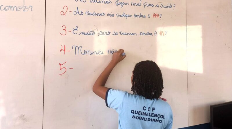 Vacina do HPV avança no público-alvo, mas precisa resgatar mais velhos
