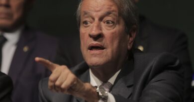 Valdemar pede autorização ao STF para visitar Bolsonaro