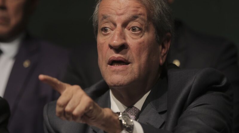 Valdemar pede autorização ao STF para visitar Bolsonaro