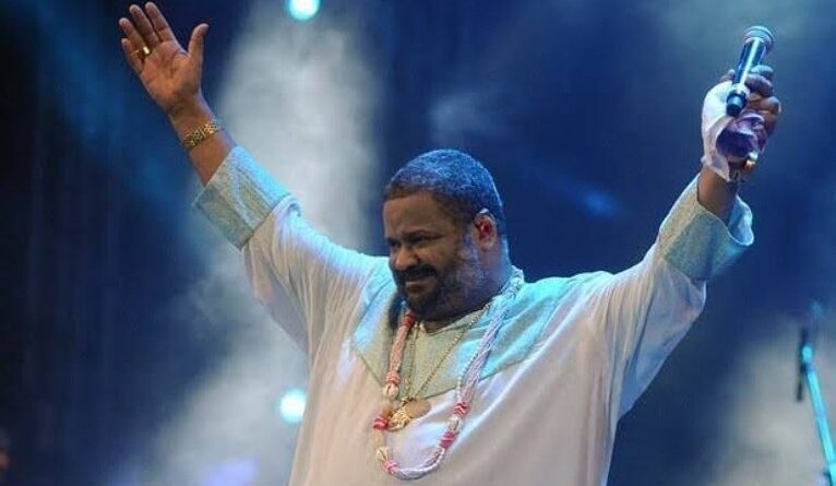 Velório de Arlindo Cruz reúne parentes, amigos e fãs no adeus ao mestre do samba