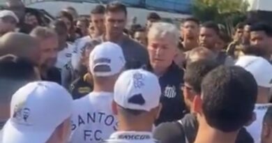 "Vocês deveriam tomar tapa na cara"