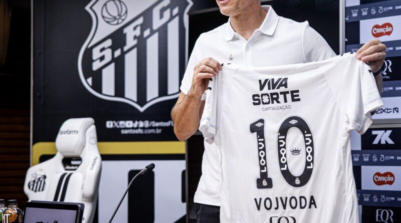 Vojvoda é apresentado oficialmente como novo técnico do Santos