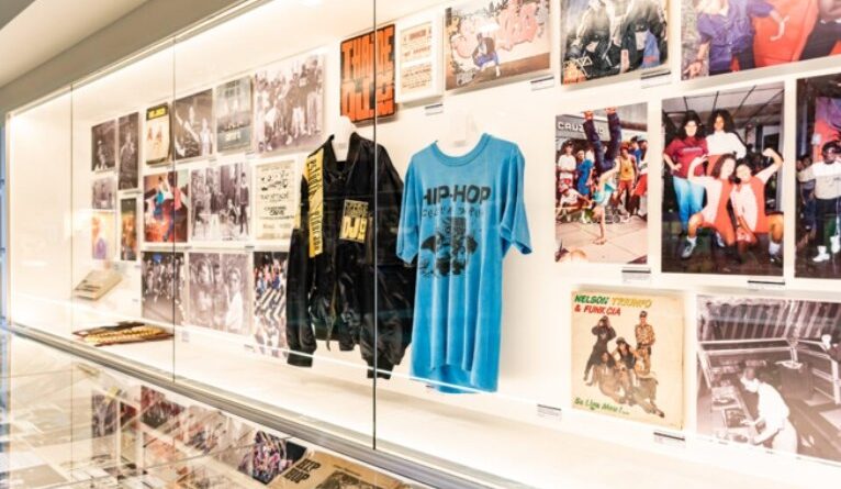 exposição revive os primeiros passos do movimento cultural nas ruas da capital paulista