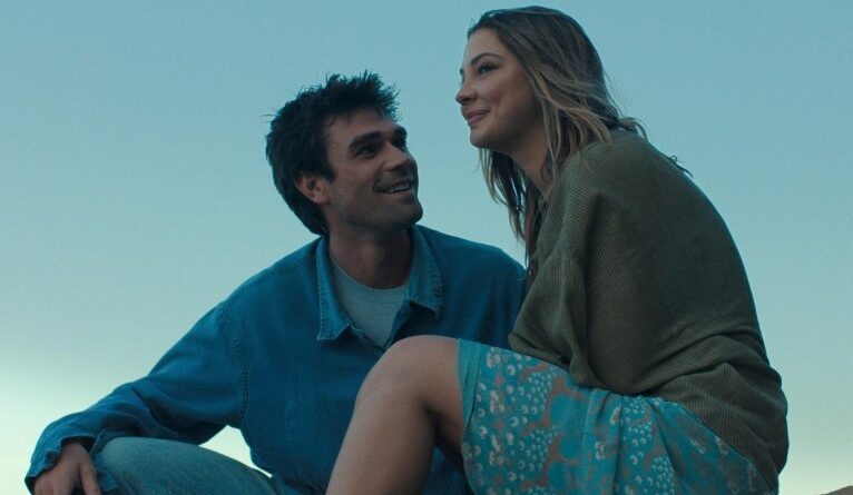 romance com Madelyn Cline e KJ Apa chega ao Prime Video