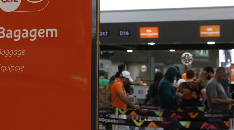 Aeroporto Santos Dumont fecha para limpeza da pista