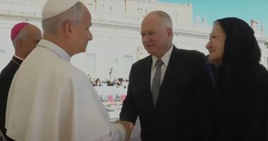 Antes de assumir presidência do STF, Fachin visita papa Leão XIV