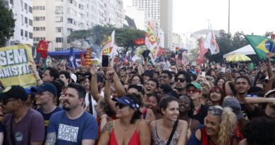 Ato no RJ com Caetano, Chico e Gil repudia anistia e PEC da Blindagem