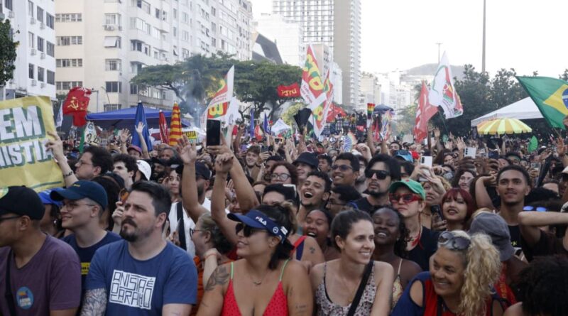 Ato no RJ com Caetano, Chico e Gil repudia anistia e PEC da Blindagem