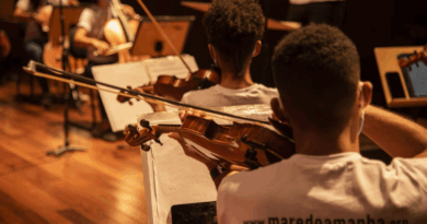 Aulas gratuitas de música são oferecidas no Complexo da Maré