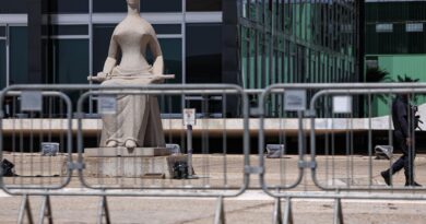 Barroso diz que julgamento envolve provas, e não disputa política