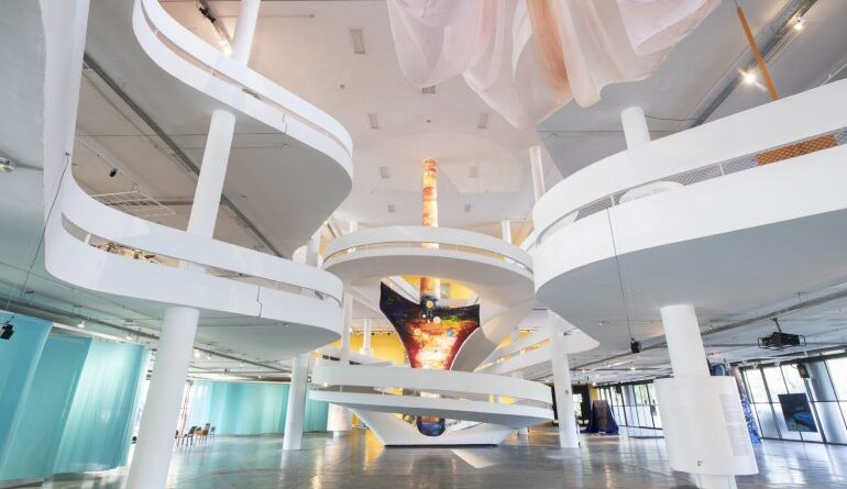 Bienal de Arte de São Paulo está em cartaz com 120 artistas e entrada gratuita