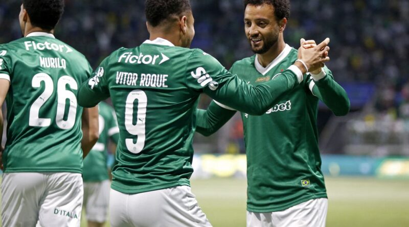 Brasileiro: Palmeiras joga no ritmo de Vitor Roque e goleia o Inter