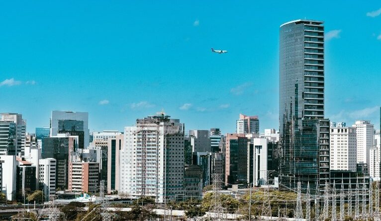 Calor e tempo seco predominam no país; frente fria chega na sexta e derruba temperaturas no Sul e Sudeste