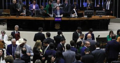 Câmara aprova texto que dificulta denúncia criminal contra parlamentar