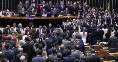 Câmara aprova urgência para projeto de anistia a golpistas