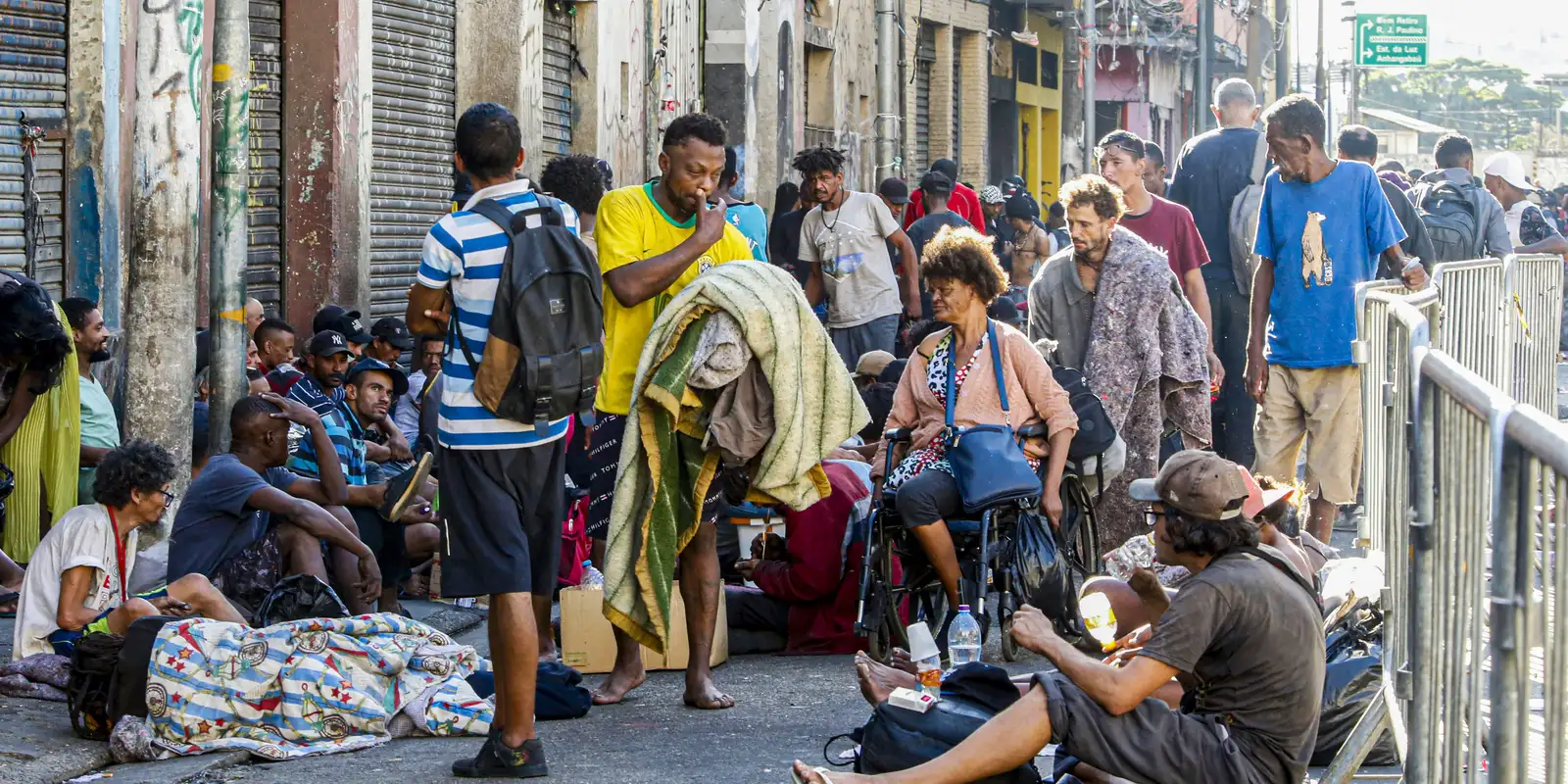 Caminhos da Reportagem mostra conflitos na Cracolândia em São Paulo