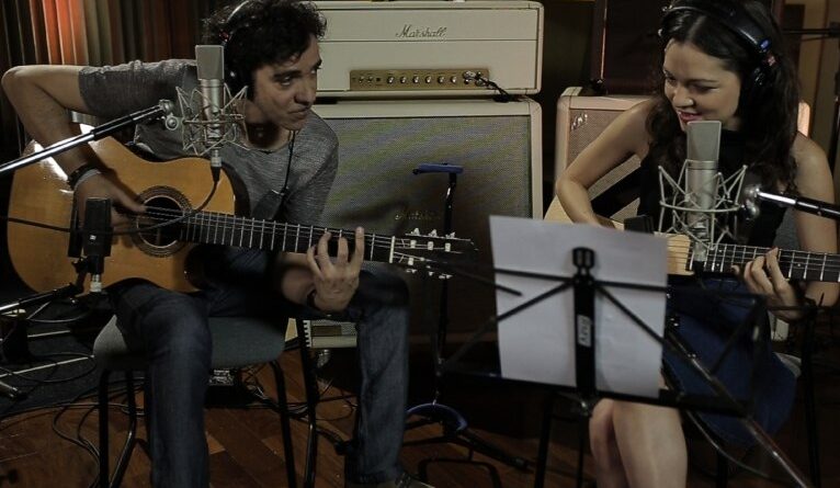 Cantora mexicana Natalia Lafourcade é a convidada de Paulinho Moska no Encuentros en Brasil, na TV Cultura