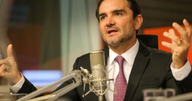 Celso Sabino confirma a Lula que deixará Ministério do Turismo