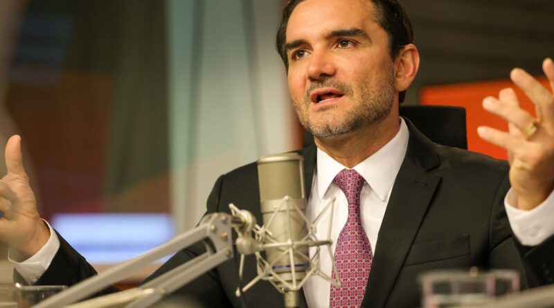 Celso Sabino confirma a Lula que deixará Ministério do Turismo