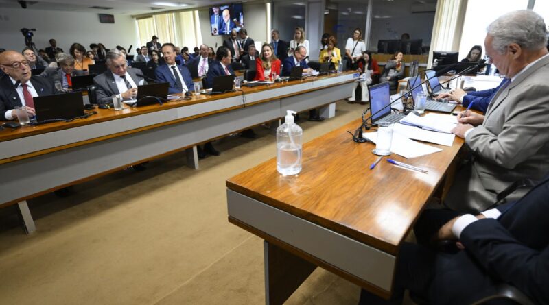 Comissão do Senado aprova isenção do IR para quem ganha até R$ 5 mil