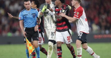 Conmebol anula 2º amarelo e libera Plata para defender o Flamengo
