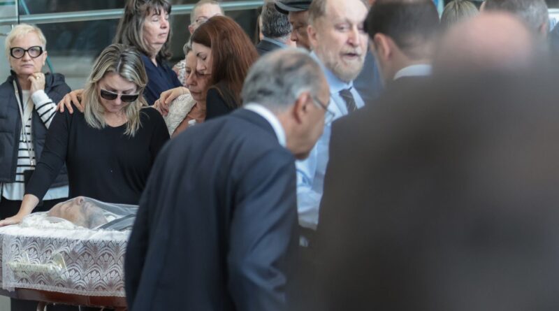 Corpo de ex-delegado-geral executado em Praia Grande é velado na Alesp