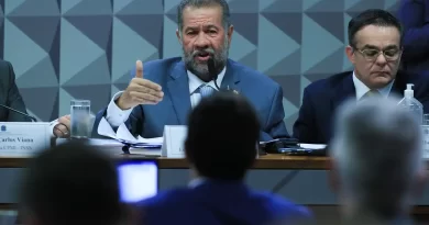 Ex-ministro Carlos Lupi admite falhas do governo em conter fraudes no INSS – Portal Momento