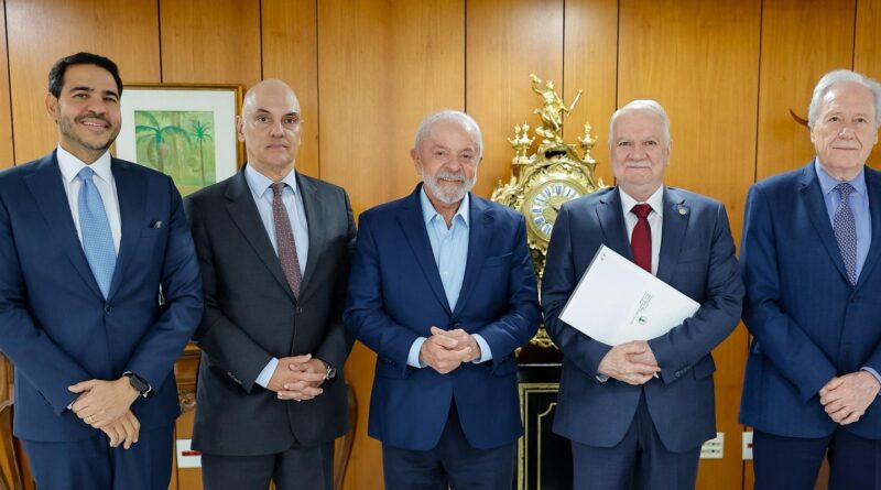 Fachin e Moraes convidam Lula para posse no STF